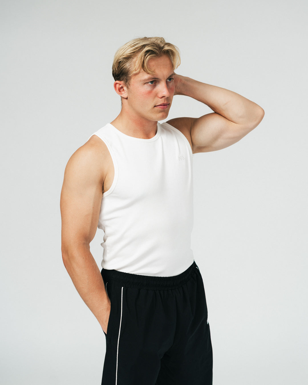 Vores Tank Top er designet til performance og til at fremhæve din pump og dine fremskridt. Det er uden tvivl den bedste Tank Top, du nogensinde kommer til at eje!