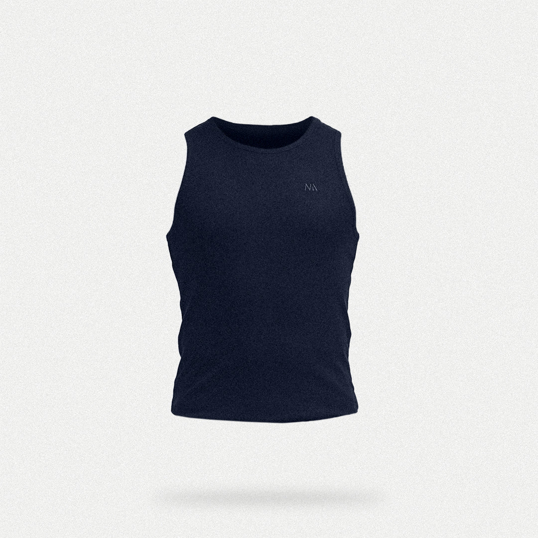 Naturlig Atlet's Active Tank Top er lavet af en kombination af bomuld og et nyt materiale, som vi er begyndt at arbejde med, kaldet rayon. Rayon kaldes også viskose og er et let og strækbart fabric. Rayon er et naturmateriale, som er lavet ud af fibrene fra regenereret træ.&nbsp;

Vores Tank Top er designet til performance og til at fremhæve din pump og dine fremskridt. Det er uden tvivl den blødeste Tank Top, du nogensinde kommer til at eje!