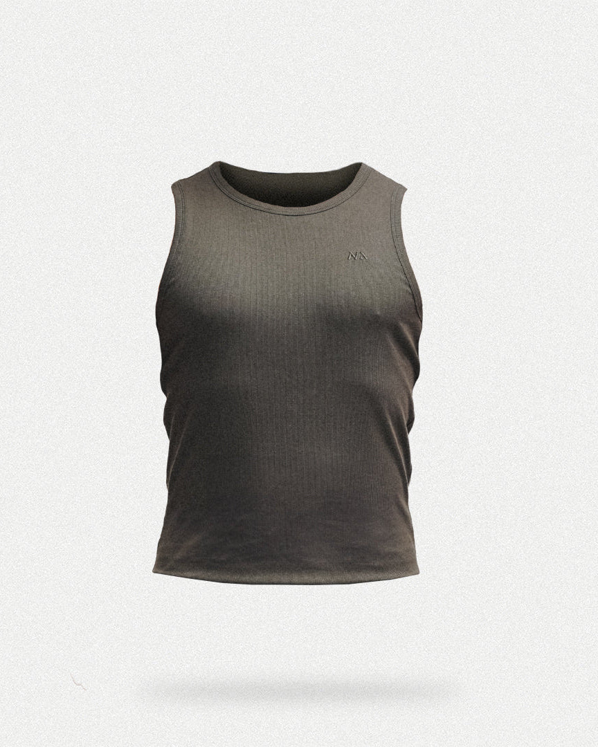 Vores Tank Top er designet til performance og til at fremhæve din pump og dine fremskridt. Det er uden tvivl den blødeste Tank Top, du nogensinde kommer til at eje!