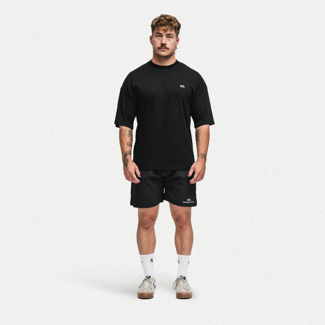 Naturlig Atlets Active T-shirt er perfekt til dig med en aktiv livsstil, som har komfort og stil i højsædet. Ultra blødt stof og det perfekte oversized fit gør, at du både kan træne hårdt og se godt ud mens du gør det.