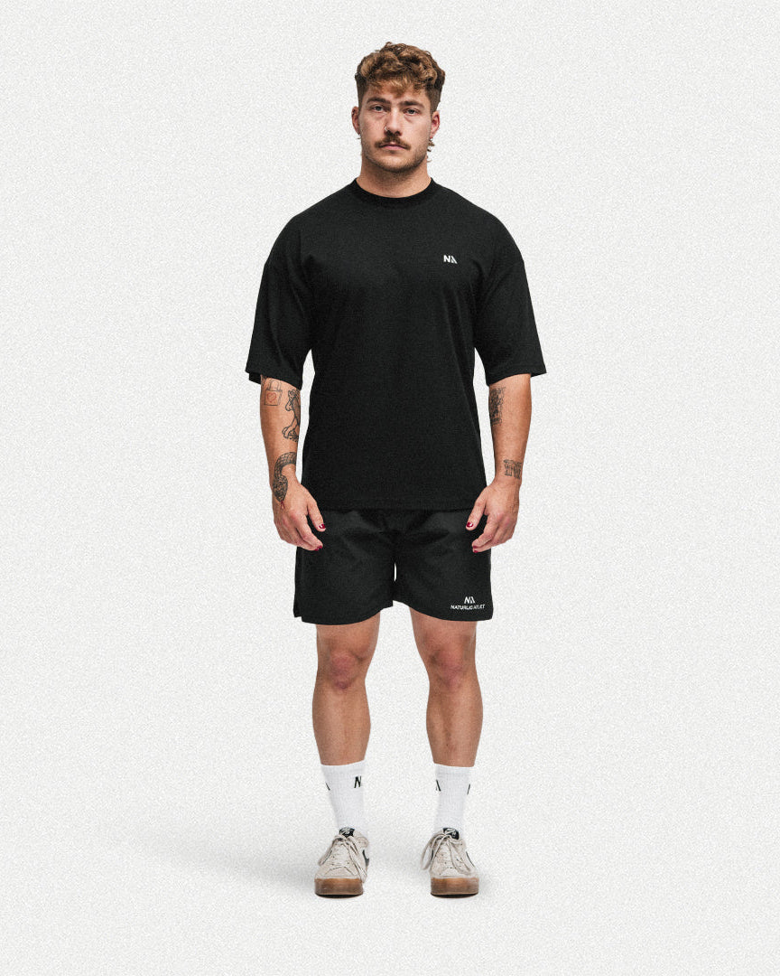 Naturlig Atlets Active T-shirt er perfekt til dig med en aktiv livsstil, som har komfort og stil i højsædet. Ultra blødt stof og det perfekte oversized fit gør, at du både kan træne hårdt og se godt ud mens du gør det.