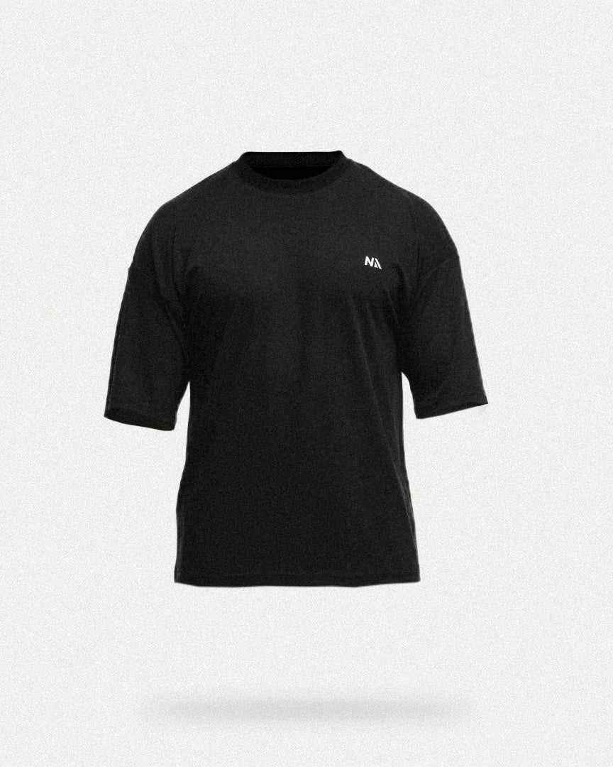 Naturlig Atlets Active T-shirt er perfekt til dig med en aktiv livsstil, som har komfort og stil i højsædet. Ultra blødt stof og det perfekte oversized fit gør, at du både kan træne hårdt og se godt ud mens du gør det.