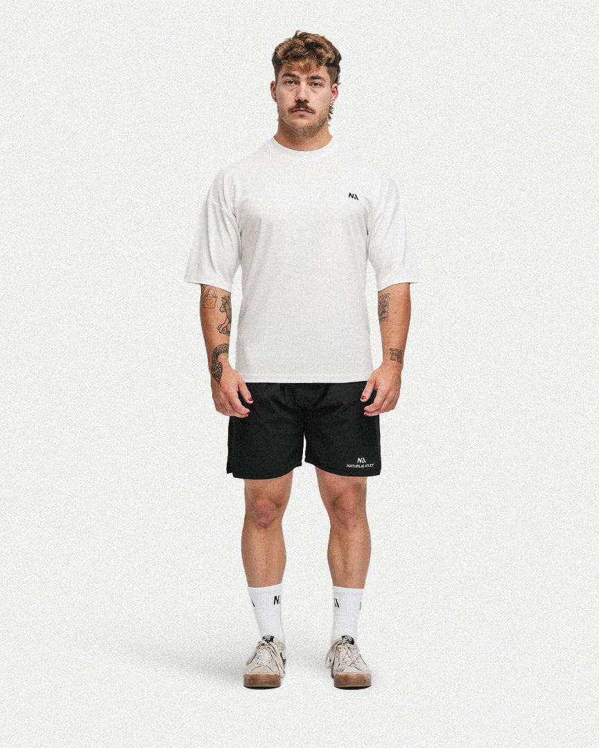 Naturlig Atlets Active T-shirt er perfekt til dig med en aktiv livsstil, som har komfort og stil i højsædet. Ultra blødt stof og det perfekte oversized fit gør, at du både kan træne hårdt og se godt ud mens du gør det.