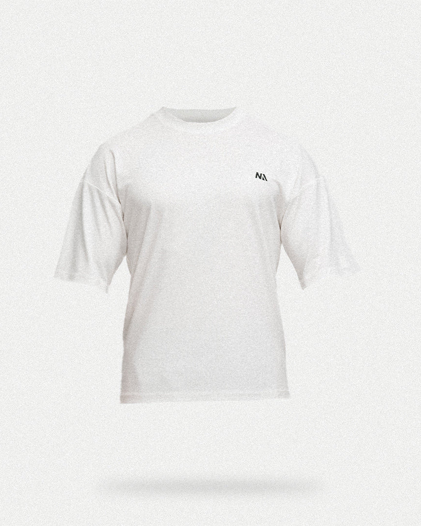 Naturlig Atlets Active T-shirt er perfekt til dig med en aktiv livsstil, som har komfort og stil i højsædet. Ultra blødt stof og det perfekte oversized fit gør, at du både kan træne hårdt og se godt ud mens du gør det.