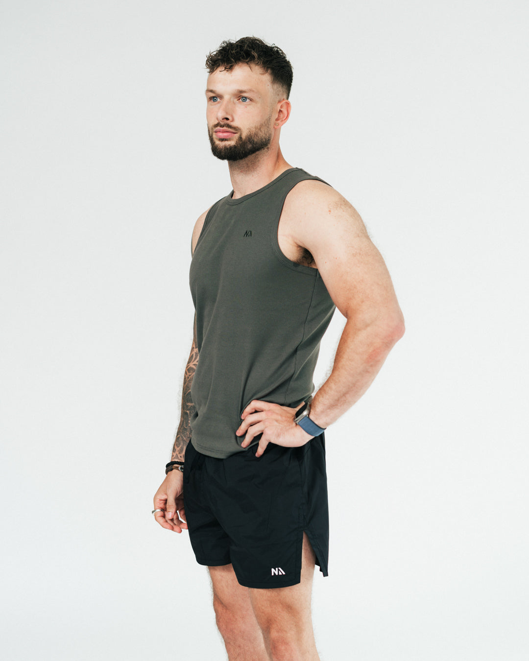 Vores Tank Top er designet til performance og til at fremhæve din pump og dine fremskridt. Det er uden tvivl den blødeste Tank Top, du nogensinde kommer til at eje!
