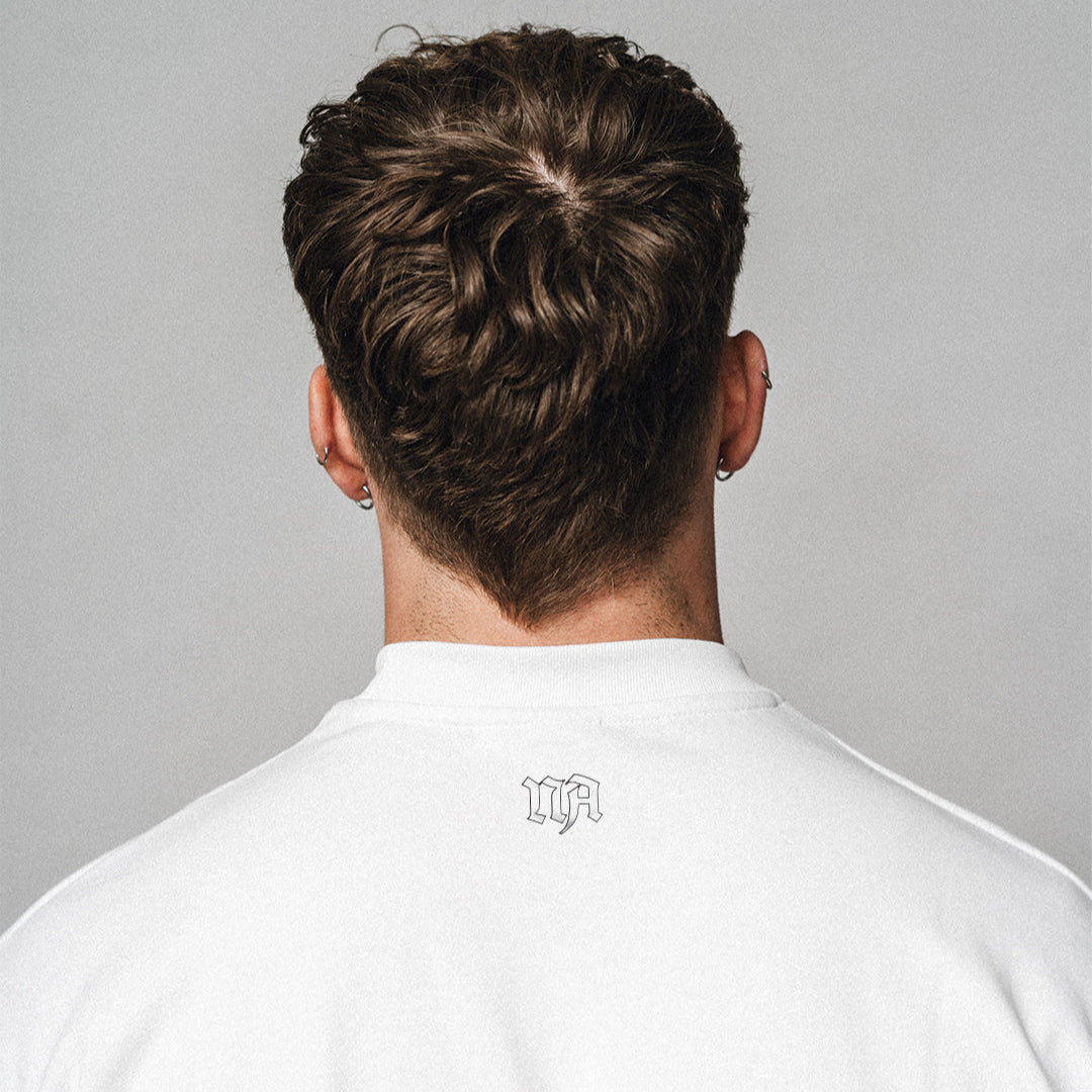 Det perfekte pump cover, gennemført pasform og maksimal komfort. Blødt og åndbart bomuld kombineret med det ikoniske oversized box fit - gør den ideel som både træningstrøje og casual hverdagslook. Med drop shoulders og et naturligt fald over brystet, der skaber en flatterende silhuet, går du aldrig galt i byen med den her t-shirt.

En ny standard inden for komfortabelt træningstøj – og garanteret din nye favorit.