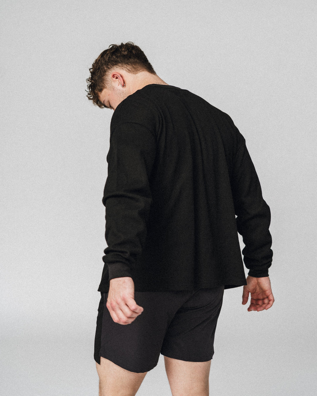 Vores Waffle long sleeve giver et virkelig stilet og unikt look og er designet til samtidig at være den perfekte trøje til, at have på inde for og ude for centeret. Ultrablødt og åndbart materiale forenet med en pasform der klæder al form for aktivitet.

Behold den på under hele din træning eller lad være dit nye yndlings pumpcover!