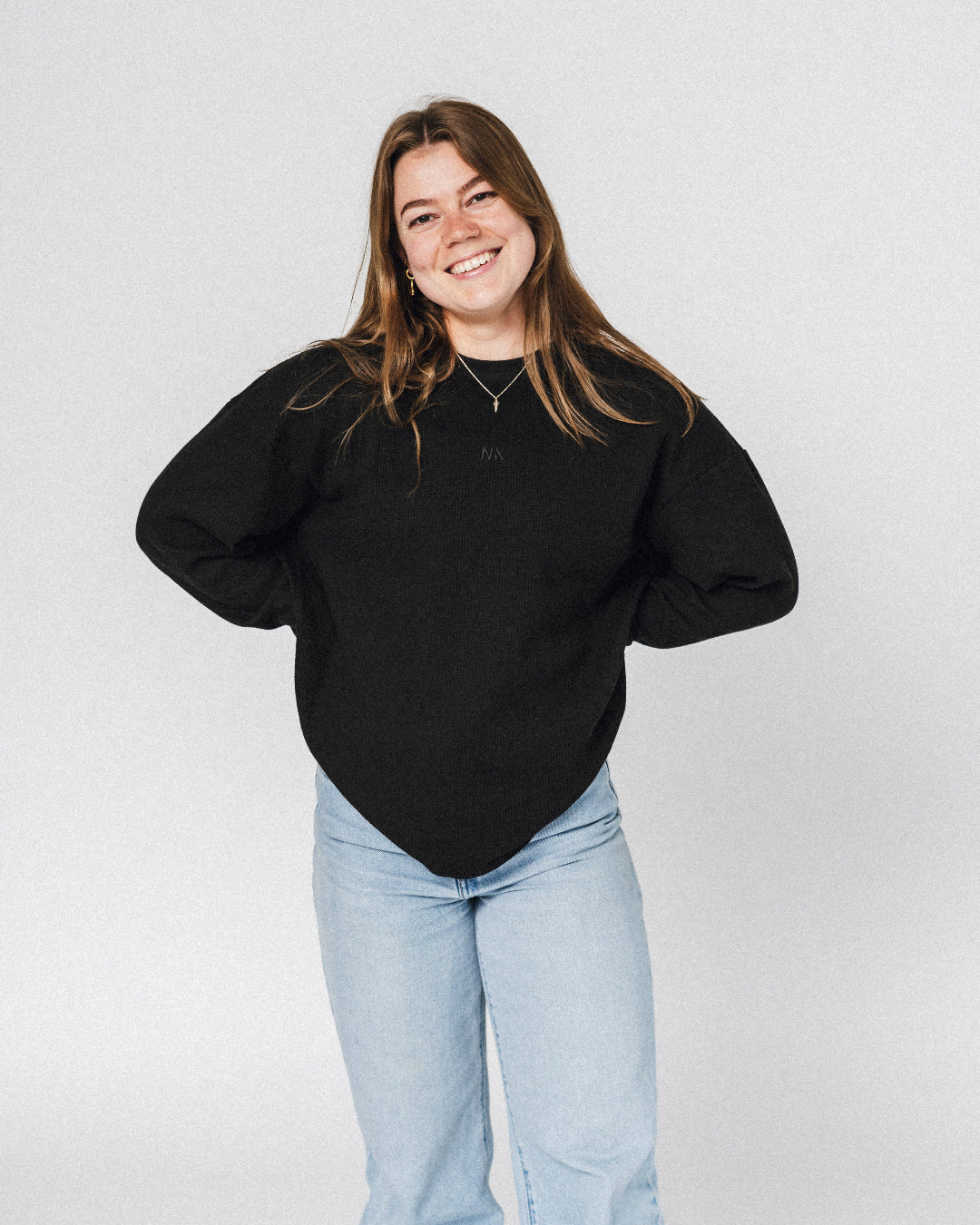 Vores Waffle long sleeve giver et virkelig stilet og unikt look og er designet til samtidig at være den perfekte trøje til, at have på inde for og ude for centeret. Ultrablødt og åndbart materiale forenet med en pasform der klæder al form for aktivitet.

Behold den på under hele din træning eller lad være dit nye yndlings pumpcover!
