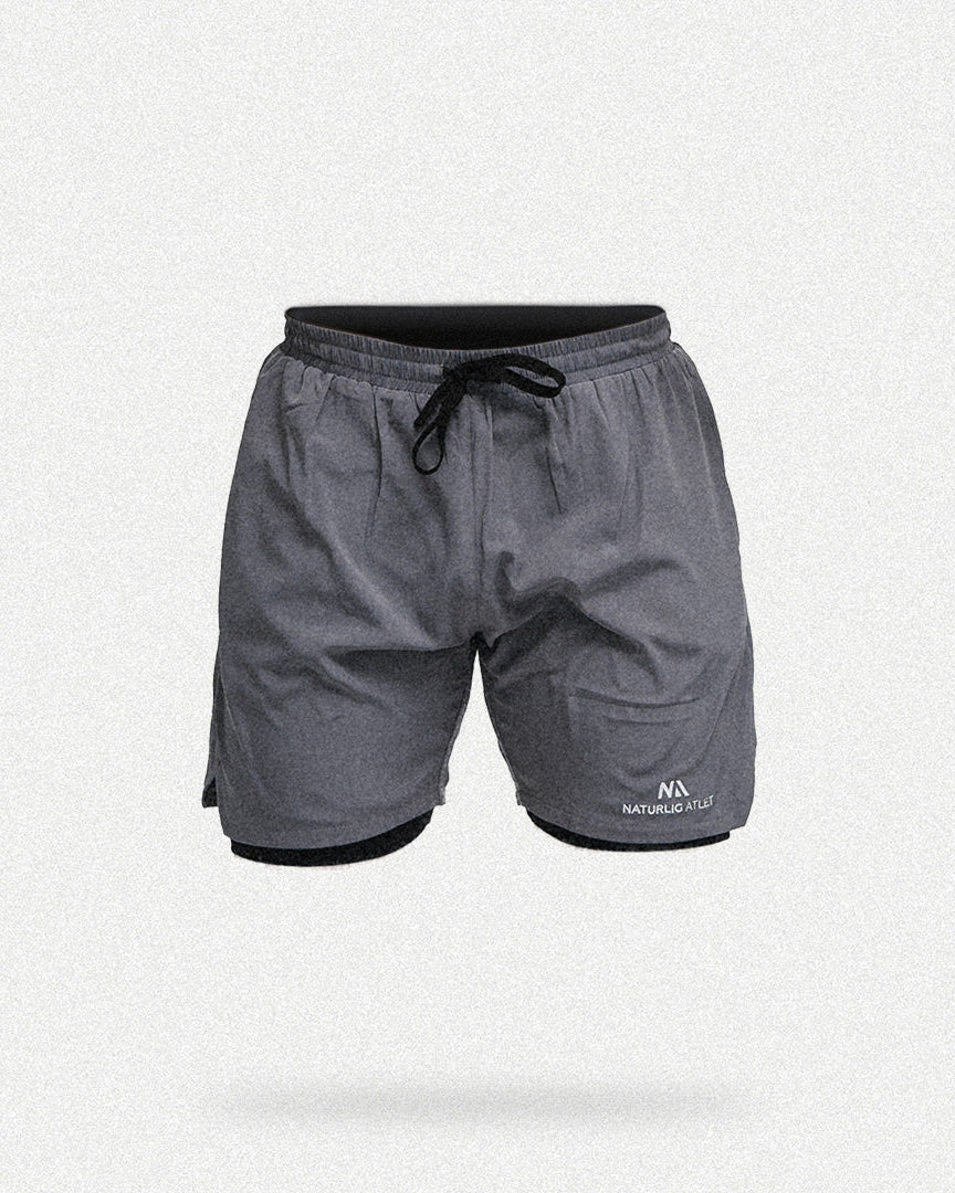 2 in 1 performance shorts fra Naturlig Atlet