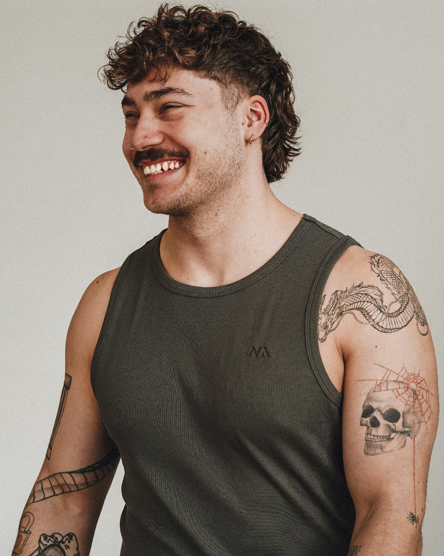 Vores Tank Top er designet til performance og til at fremhæve din pump og dine fremskridt. Det er uden tvivl den blødeste Tank Top, du nogensinde kommer til at eje!