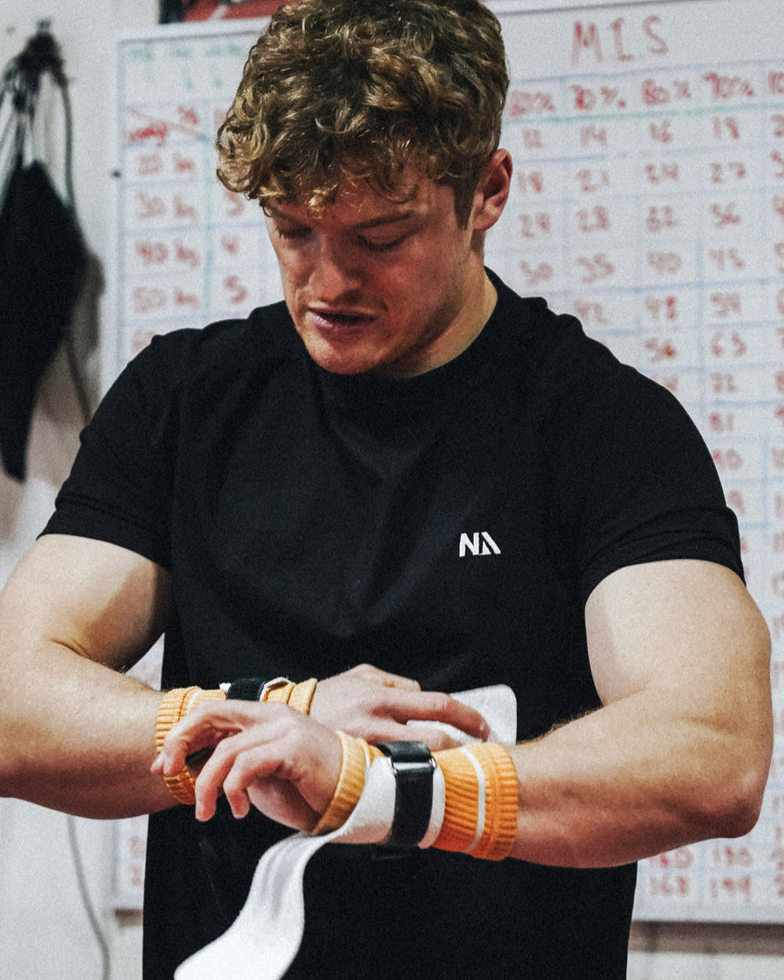 Naturlig Atlets Performance T-shirt er til dig, som ønsker det perfekte muscle fit i en komfortabel tee, der er strækbar, men altid holder formen.&nbsp;