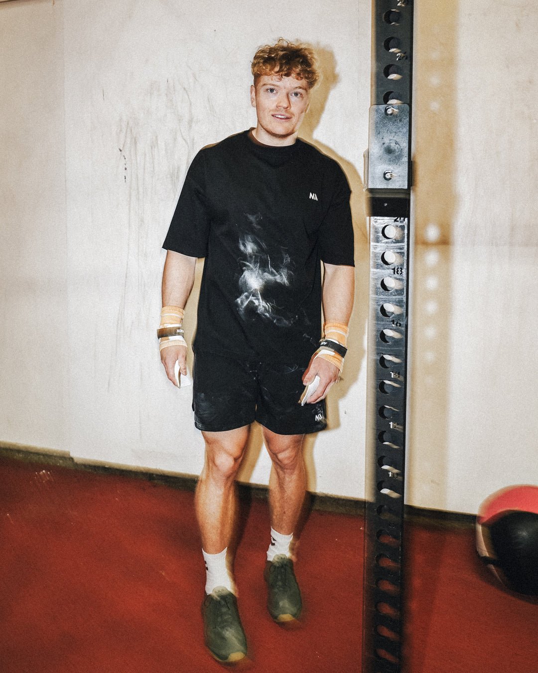 Naturlig Atlets Active T-shirt er perfekt til dig med en aktiv livsstil, som har komfort og stil i højsædet. Ultra blødt stof og det perfekte oversized fit gør, at du både kan træne hårdt og se godt ud mens du gør det.