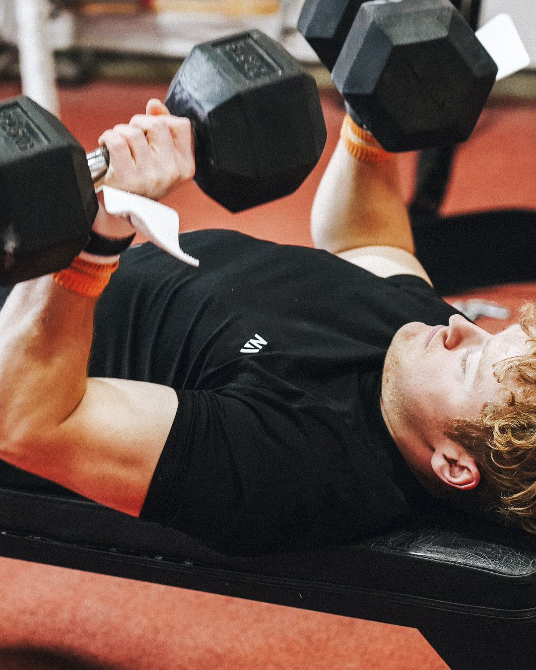 Naturlig Atlets Performance T-shirt er til dig, som ønsker det perfekte muscle fit i en komfortabel tee, der er strækbar, men altid holder formen.&nbsp;