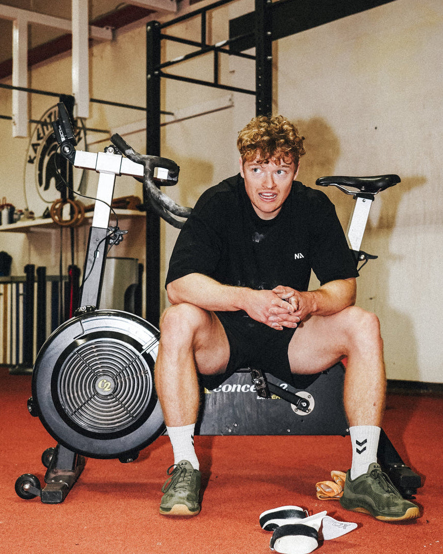Naturlig Atlets Active T-shirt er perfekt til dig med en aktiv livsstil, som har komfort og stil i højsædet. Ultra blødt stof og det perfekte oversized fit gør, at du både kan træne hårdt og se godt ud mens du gør det.